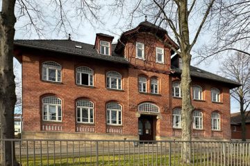 Das heutige Bürgerhaus Waldau wurde 1906 als Schulgebäude eingeweiht.